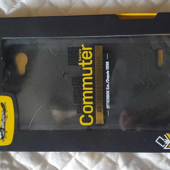 OTTERBOX CASE - LG Q6 - Picture 2 of 3